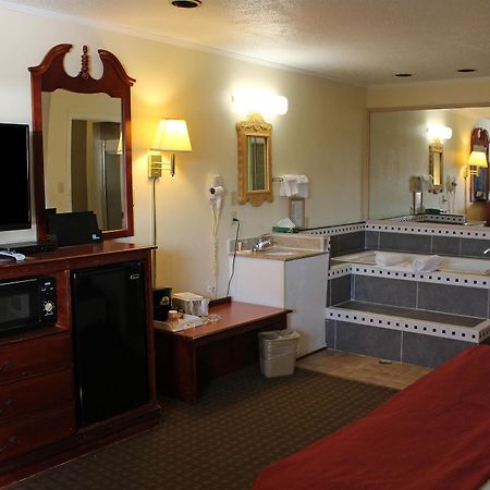 Lake View Inn & Suites Killen Exteriör bild