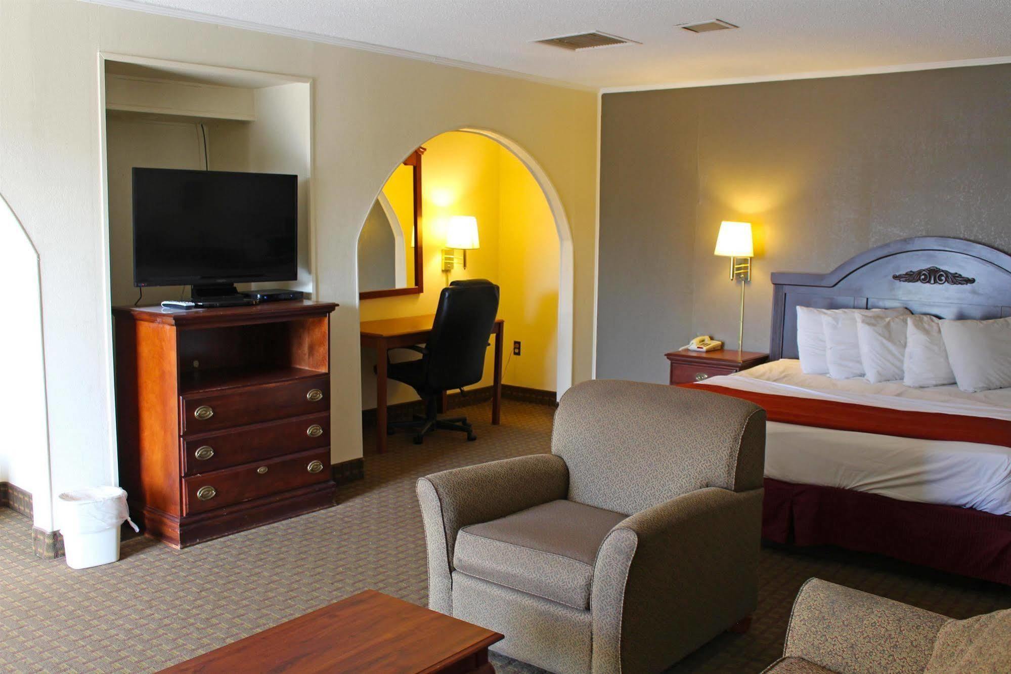 Lake View Inn & Suites Killen Exteriör bild